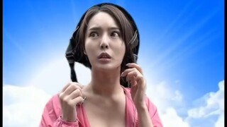 بمجرد أن أوقفت السيارة، وجدت ضوءًا يضيء علي.