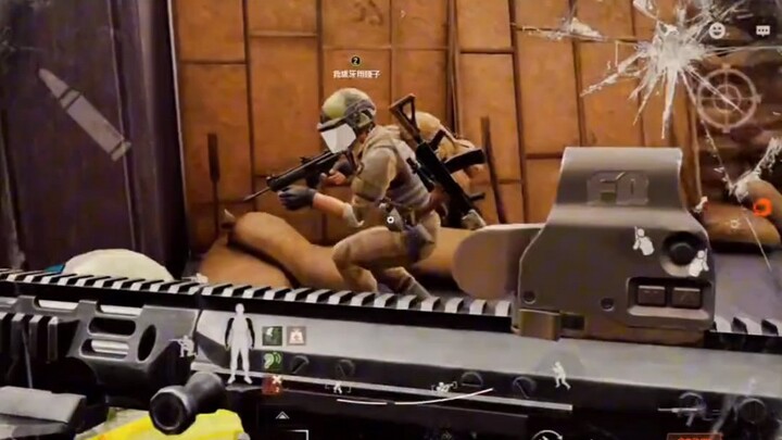 เพื่อนร่วมทีมอ้อมหลบศัตรู แล้วไปเก็บกระเป๋าที่ศัตรูทิ้งไว้