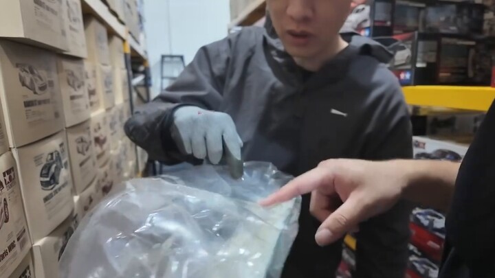 Visit the RC store in Shanghai! A boy’s dream store!