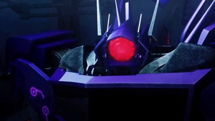 Cybertron's expression is fully played by Starscream
