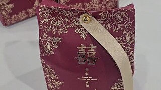 女生分享同事结婚发的喜糖盒，里面装的全是爱吃的小零食