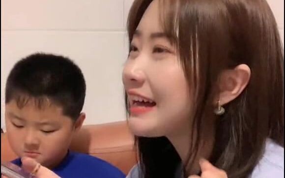 آه! كفى كلامًا!! سأذهب أولاً لأضرب أخي الأصغر...