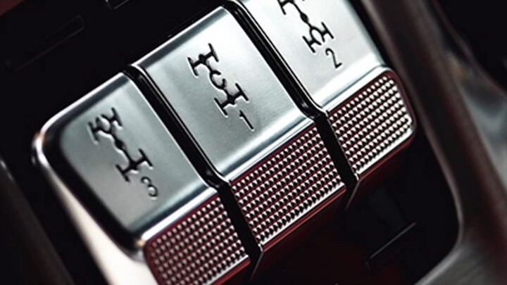 ล็อกเฟืองท้ายสามตัวของเมอร์เซเดส-เบนซ์ G-Class ใช้ทำอะไรกันแน่?! ในวิดีโอนี้จะอธิบายหลักการทำงานของ 