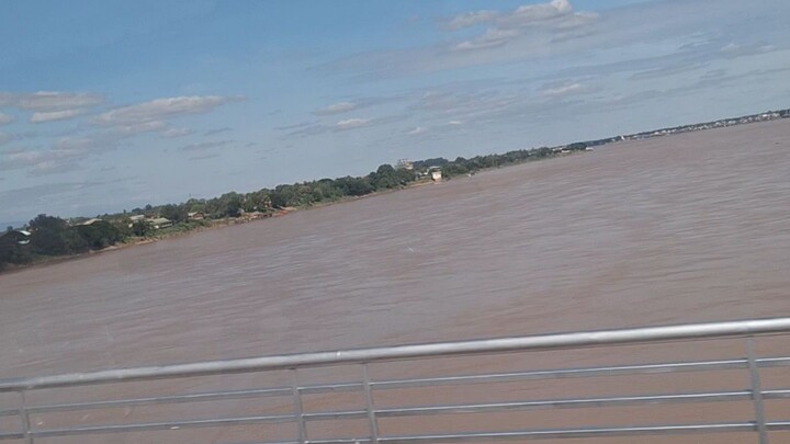 เทียวฝั่งลลาว