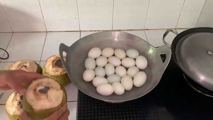 Ăn 20 Trứng Vịt Lộn Luộc Nước Dừa