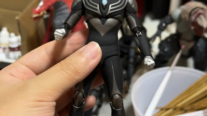 Sharing of the SHF repainting process of Dark Tiga's real bone sculpture (pen painting)