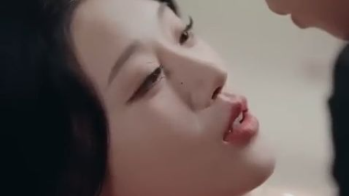 Setelah tinggalkan mantan brengsek, aku menikah dengan pamannya yang CEO