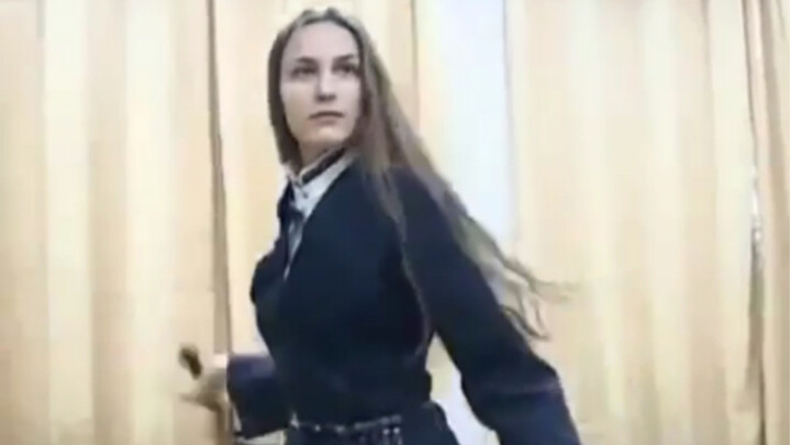 俄罗斯哥萨克美女马刀舞表演练习