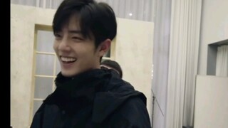 [Xiao Zhan] How could there be a boy with such a beautiful smile? It’s so contagious. He’ll always b
