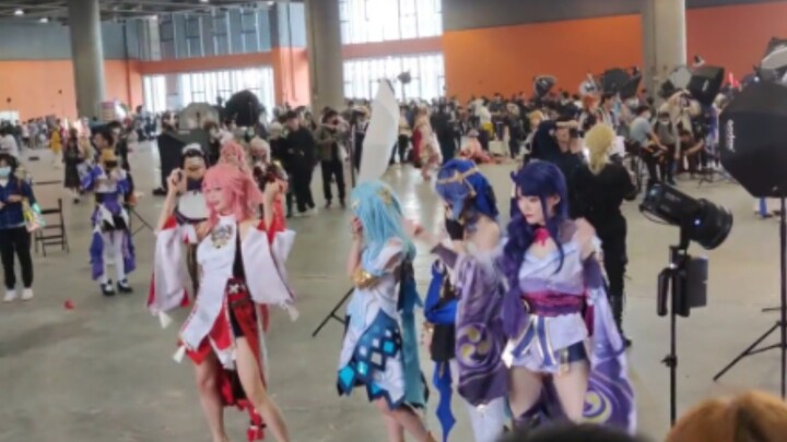 Every comic con has one person who’s practically a god!!!