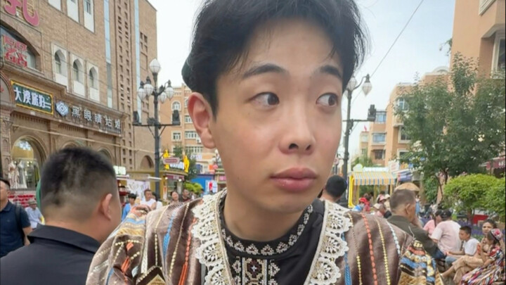 Kato-san pergi ke Urumqi, Xinjiang