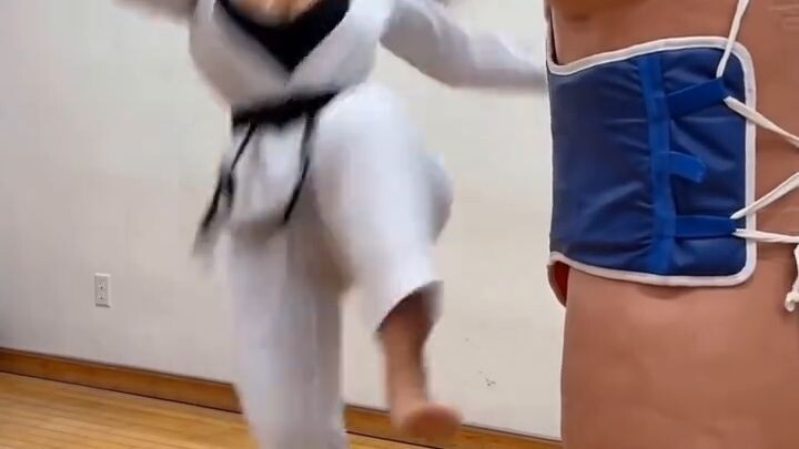 Karate Girl vs Punching Dummy | Fast Martial Arts Combination
