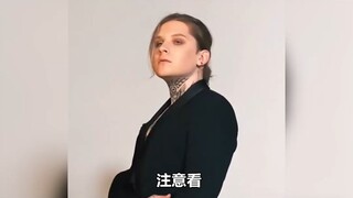 A foreign singer sang "Chicken You Are So Beautiful" incorrectly, and the comment section exploded!