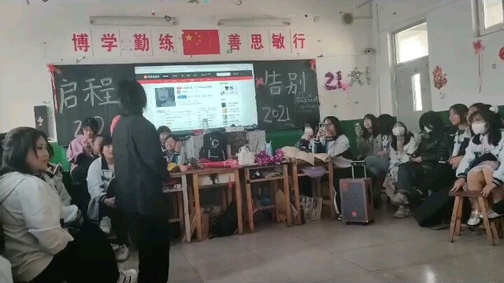 Pertunjukan Hari Tahun Baru "Dancing with Strangers" dan "Suzaku"