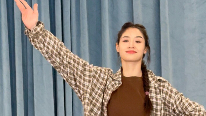 Little guy! Jump up!