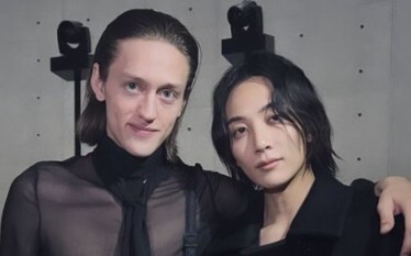 เมื่อสาวหมาป่าตัวน้อย เอ็มมา ไมเยอร์ส รู้ว่าเพอร์ซี่กับยุนจองฮันถ่ายรูปร่วมกันที่ปารีส