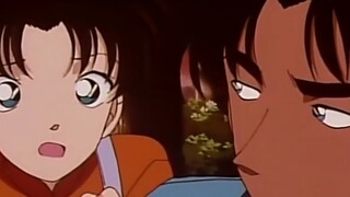Why does Heiji want to look at Kazuha?