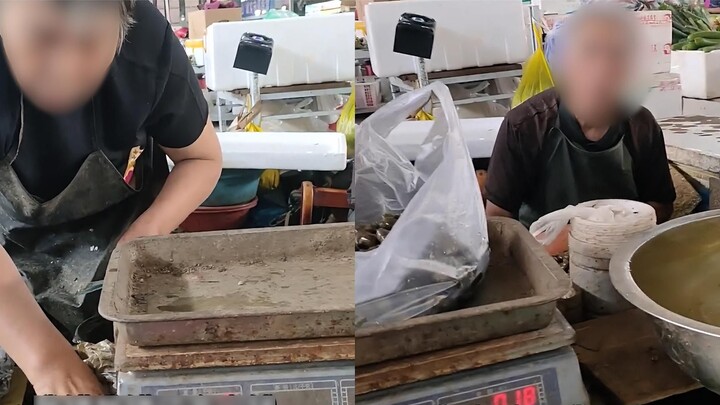 หญิงคนหนึ่งกำลังซื้อผักและเห็นเจ้าของแผงขายของตะโกนบอกราคา เมื่อรู้ว่าต้องการแจ้งความ เจ้าของแผงก็ยอ