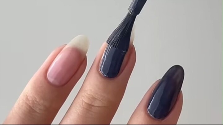 HOW TO APPLY NAIL POLISH LIKE A PRO