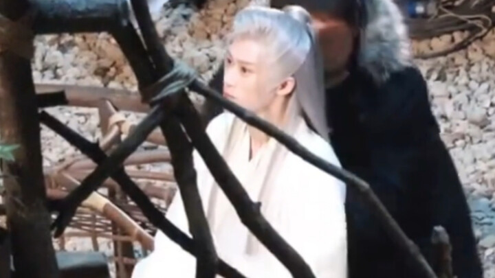 [Longing] Tan Jianci Reuters, Xiangliu is so beautiful, Tan Ge keeps kicking the hem of his clothes,