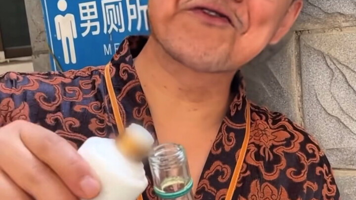ผสมเครื่องดื่มหน้าห้องน้ำ