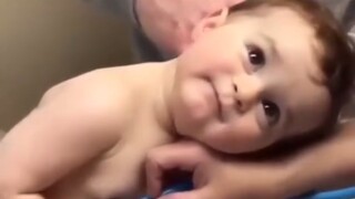 不按套路出牌的宝宝，好萌啊……