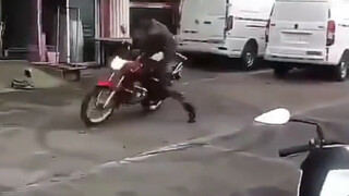 Đến thử xe một chút, làm thế nào để phê bình anh ấy mà không mất phong độ nhỉ