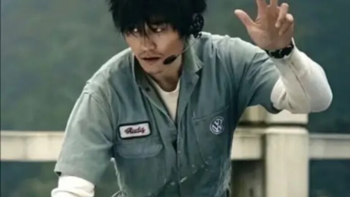 ถ้าหากภาพยนตร์ “Feichi Rensheng 4” ทุ่มงบเต็มที่ จางชีก็ถามว่า: จี้ซิงน่ะ บนรถมีคำว่า “asurada” แปะอ