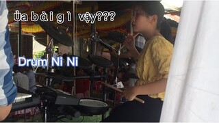 Đánh bài gì ai mà biết trời:))Drum Ni Ni