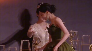 Nữ thần sắc đẹp xuất hiện khi Dilireba mặc chiếc váy Haute Couture Thu Đông 2011 của Alexis Mabille