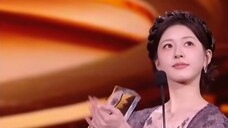 Cheng Yi and Zhao Lusi were on the same stage at the Weibo World Conference, and were almost laughed