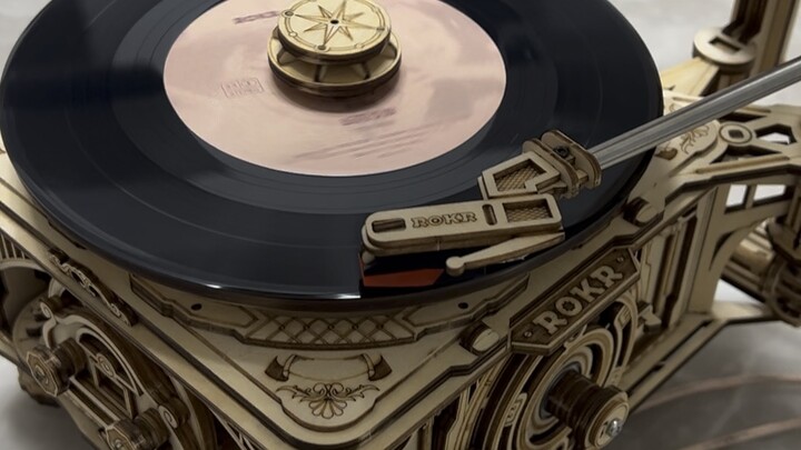 ของขวัญเล็กๆ ที่ซื้อให้น้องเสวี่ยเมื่อก่อน ตอนนี้เพิ่งจะประกอบเสร็จก่อนกลับเซี่ยงไฮ้ หงซู่ป้ายา มือท