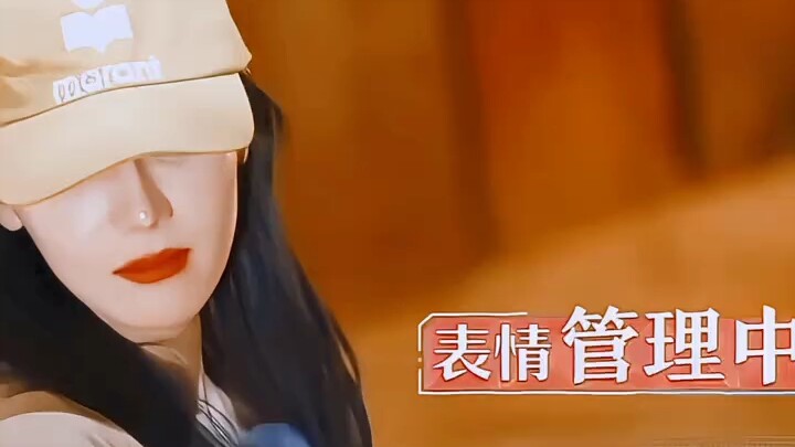 Xin Zhilei: Where did that dead phone hide again? It’s already filmed everyone and still hiding! #Di