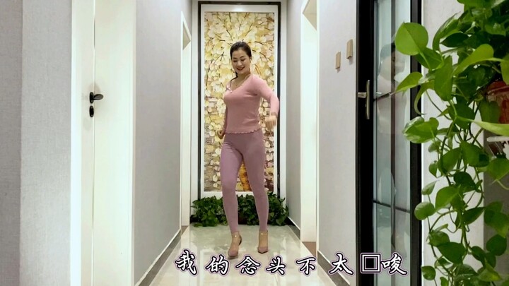 سراويل يوغا باللون الوردي النادر للرقص البطيء في ساحة تشينغتشينغ العالمية