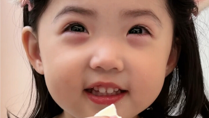 Mới nhỏ tuổi mà đã nắm rất tốt trọng tâm cuộc trò chuyện.