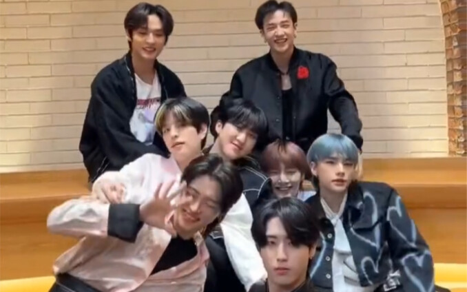 【Stray Kids】221221 TikTok update: Everyone, come on and dance!