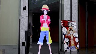 Luffy ở lối vào tòa nhà Shueisha [Bạn đang ở đây, vui lòng chú ý đến việc đo nhiệt độ và khử trùng]
