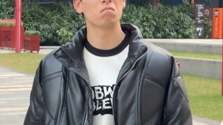 عندما أرى زملائي يعيشون حياة جيدة جدًا، أشعر بالسعادة الغامرة من أجلهم.