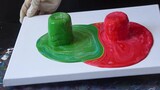 Dalam produksi fluid painting dikatakan bahwa merah dan hijau itu jelek, tapi gambar akhirnya luar b