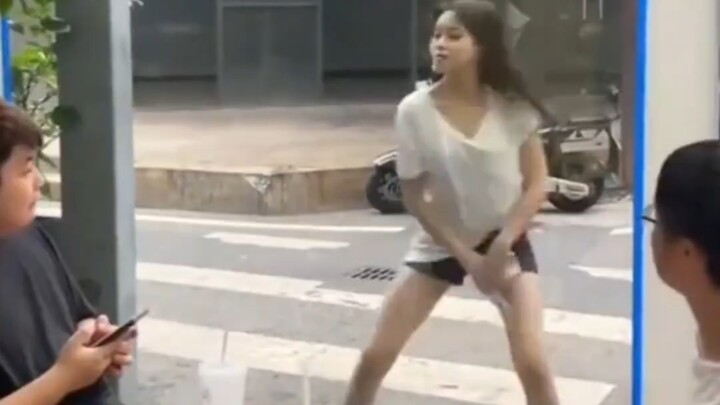 Using a sanitary pad to dodge drinking—pretty badass!