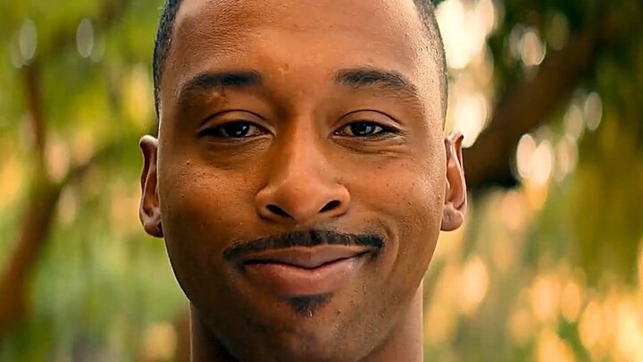 كيف يُربَّى صهرٌ مثالي: يطرح خمسة عشر رجلاً أرضًا ويبسط سيطرته بسهولة على حماه!