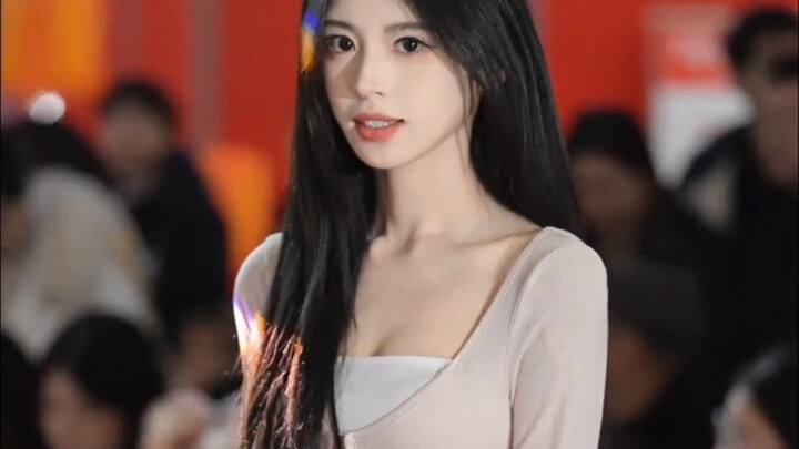 【Crush No. 134】The “Ten Thousand Looks” Beauty Plan: Xiao Shua — Is This What Star-Level Looks Are A