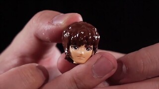 A movable Saint Seiya with changeable costumes from more than a decade ago, with two sets of outer a