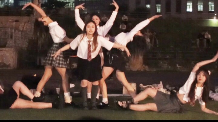 [Chengli DF Street Dance Club] What is it like to dance "Love Dive" with hundreds of people on the c