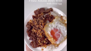ข้าวเนื้อทอดกระเทียมไข่ดาว🍳
