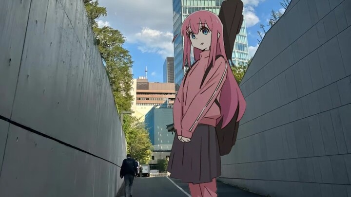 On Saturday, December 16, 2023, I met Pochi on his way to a performance at the corner.