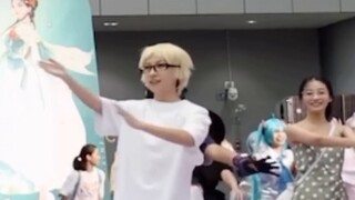 A random house dance that is more suitable for Chinese babies’ physiques.