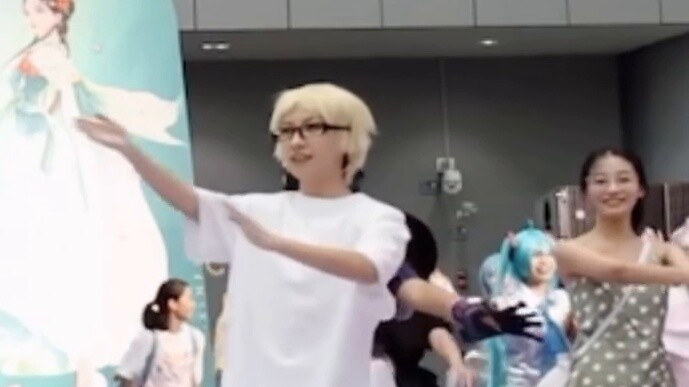 A random house dance that is more suitable for Chinese babies’ physiques.