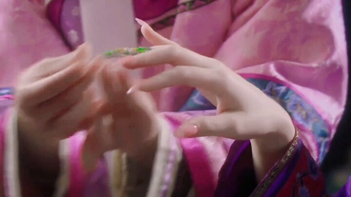 The close-up of the hands in "Empresses in the Palace" never disappoints me