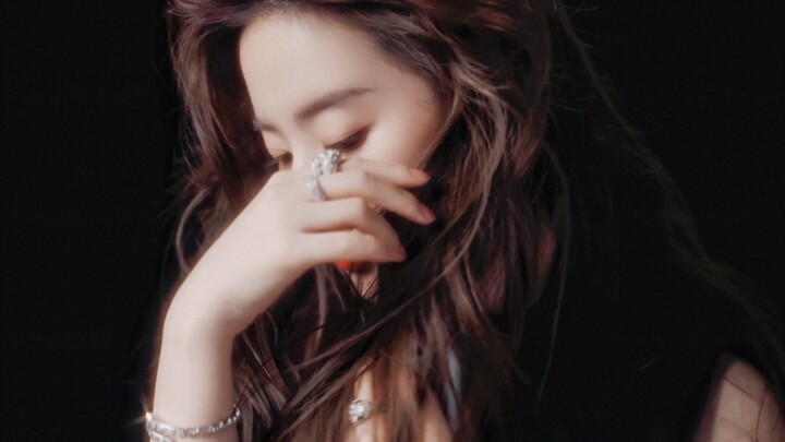 หลุยส์ วิตตองกับบูการ์ดีกลับร่วมกันผลักดันให้เธอขึ้นปกพร้อมกัน?!